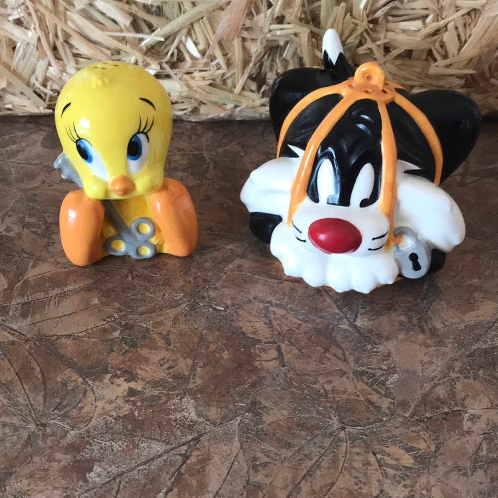 Tweety and Sylvester vintage salt and pepper shakers